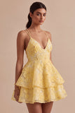 Vestido curto de finalistas com folhos em linhas A amarelas florais com missangas