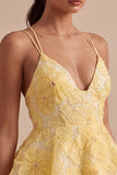 Vestido curto de finalistas com folhos em linhas A amarelas florais com missangas