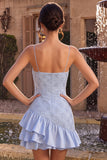 Vestido curto de regresso ao lar com alças finas azul bodycon com folhos