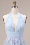 Vestido curto curto floral com decote halter, decote halter, linha azul, folhos e franzidos florais