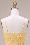 Vestido Curto de Finalistas com Bordado Floral Amarelo Linha A com Folhos