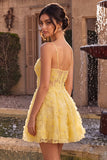 Vestido Curto de Finalistas com Bordado Floral Amarelo Linha A com Folhos