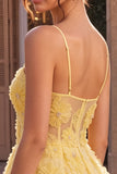 Vestido Curto de Finalistas com Bordado Floral Amarelo Linha A com Folhos