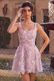 Vestido Curto de Regresso a Casa com Pérolas Linha Quadrada e Decote Quadrado Lilas, Bordado Floral