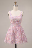 Vestido Curto de Regresso a Casa com Pérolas Linha Quadrada e Decote Quadrado Lilas, Bordado Floral