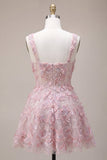 Vestido Curto de Regresso a Casa com Pérolas Linha Quadrada e Decote Quadrado Lilas, Bordado Floral