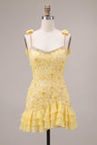 Vestido de Homecoming com bordado floral amarelo com bordados com folhos e bordado com strass