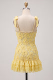 Vestido de Homecoming com bordado floral amarelo com bordados com folhos e bordado com strass