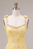 Vestido de Homecoming com bordado floral amarelo com bordados com folhos e bordado com strass