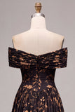 Vestido formal preto, longo e franzido com flores e linhas em A
