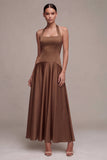 Vestido formal longo em linha A sem costas com decote de café em cetim