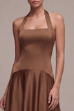 Vestido formal longo em linha A sem costas com decote de café em cetim