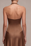 Vestido formal longo em linha A sem costas com decote de café em cetim