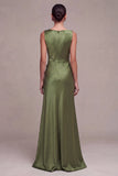 Vestido formal comprido de cetim com gola bata e gola de sereia-oliva com fenda