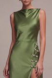 Vestido formal comprido de cetim com gola bata e gola de sereia-oliva com fenda