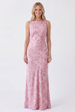 Vestido longo de dama de honor com gola bata floral de sálvia