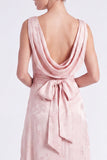 Vestido longo de dama de honor com decote em forma de flor cor-de-cabeça e linha A