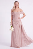 Vestido longo de dama de honor arrugado em chiffon com arnisso de narciso