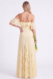 Vestido comprido de dama de honor em chiffon de chiffon com folhos ao ombro descoberto