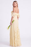 Vestido comprido de dama de honor em chiffon de chiffon com folhos ao ombro descoberto