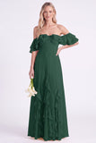 Vestido comprido de dama de honor em chiffon de chiffon com folhos ao ombro descoberto
