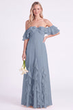 Vestido comprido de dama de honor em chiffon de chiffon com folhos ao ombro descoberto