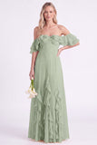 Vestido comprido de dama de honor em chiffon de chiffon com folhos ao ombro descoberto