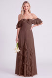 Vestido comprido de dama de honor em chiffon de chiffon com folhos ao ombro descoberto