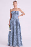 Vestido longo de dama de honor floral A-Line Espresso sem alças com folhos