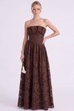 Vestido longo de dama de honor floral A-Line Espresso sem alças com folhos