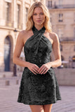 Vestido curto de regresso a casa azul com decote halter e linhas florais, com lantejoulas