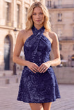 Vestido curto de regresso a casa azul com decote halter e linhas florais, com lantejoulas