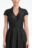 Vestido Preto em V, decote em V, com aplicações, vestido Mãe da Noiva com mangas curtas