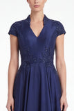 Vestido Preto em V, decote em V, com aplicações, vestido Mãe da Noiva com mangas curtas
