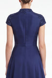 Vestido Preto em V, decote em V, com aplicações, vestido Mãe da Noiva com mangas curtas