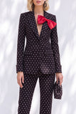 Fato de casamento feminino com lapela de fato preto às bolinhas, fato de lapela com laço