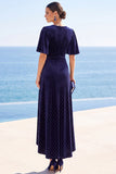 Vestido midi de bolinhas azul-marinho, decote em V, alta e bainha baixa, com mangas curtas esvoaçantes