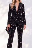 Fatos femininos de lapela com pico e peito simples com estampado floral preto