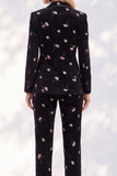 Fatos femininos de lapela com pico e peito simples com estampado floral preto