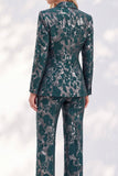 Fato feminino de seios simples com estampas verde-escuras e entalhadas