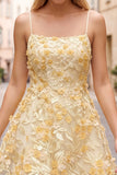 Vestido Curto de Finalistas com Bordado Amarelo em Linha A com Pérolas e Aplicações Florais 3D