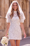 Vestido de noiva branco de gola alta e mangas bufantes floral mini elopement