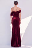 Vestido formal de sereia com veludo desalinhado em Borgonha