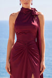 Vestido formal longo de decote alto com decote alto e franzado, com laço