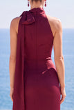 Vestido formal longo de decote alto com decote alto e franzado, com laço