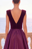 Vestido formal longo sem costas em veludo de decote em V, decote em V e fenda