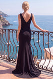 Vestido formal longo em forma de sereia preto e branco com decote em V e fenda