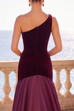 Vestido maxi franzido de veludo sereia de veludo de um ombro Borgonha