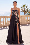 Vestido formal longo sem alças com bordado floral preto e abertura lateral