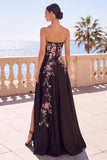 Vestido formal longo sem alças com bordado floral preto e abertura lateral